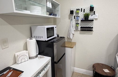 Kendale Lakes Apartment | Cozy 1-bedroom studio in marvelous Miami with AC
