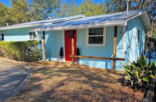 Keystone Heights Cabin | Cozy 1-bedroom lake front cabin in the quaint town of Keystone Heights, FL