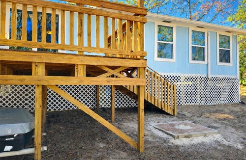 Keystone Heights Cabin | Cozy 1-bedroom lake front cabin in the quaint town of Keystone Heights, FL