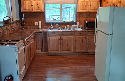 High Springs Cabin | Cozy 1 bedroom with loft cabin in High Springs 7 minutes from Ginnie Springs