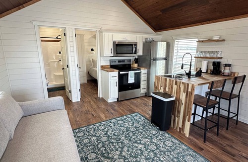 Cullman Cabin | Cozy 102 Cabin 1 bdrm on Smith Lake Located beside Smith Lake Park Boat Ramp