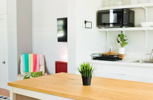 East Hill Apartment | Cozy 1BR Loft | Central Downtown Location