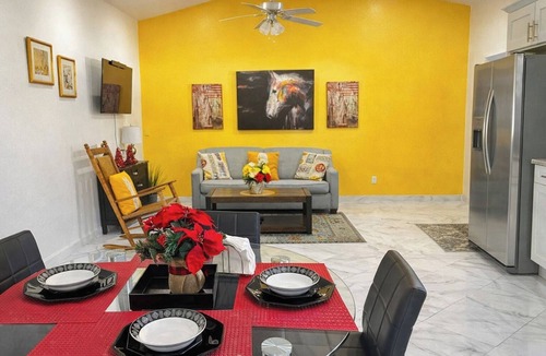 Orlando Apartment | Cozy 1BR Near UCF 45 min to Disney/Acogedor 1BR Cerca de UCF 45 min de Disney
