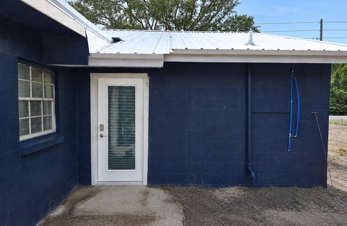 Fort White Apartment | Cozy 2-bedroom apartment in charming Fort White with AC