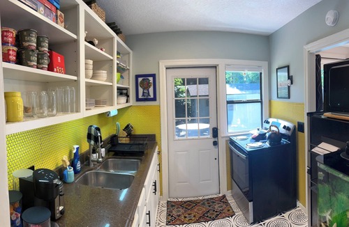 South Riverside House | Cozy 2-bedroom bungalow in Jacksonville -Walkable, Quiet & Central