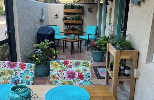 Royal Harbor Condo | Cozy 2-bedroom condo in quiet neighborhood, walking distance to downtown Naples.