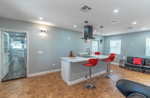 Cocoa House | Cozy 2-bedroom house in charming lake Poinsett Cocoa Fl with AC, Wi-Fi