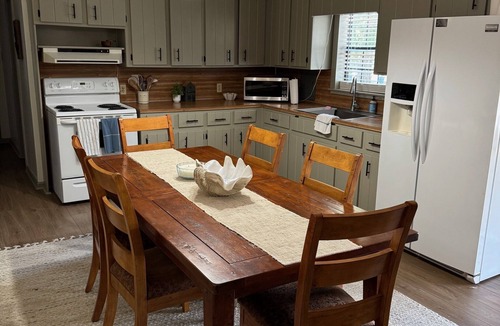 Steinhatchee House | Cozy 2-bedroom renovated mobile home in serene Steinhatchee with Back Patio