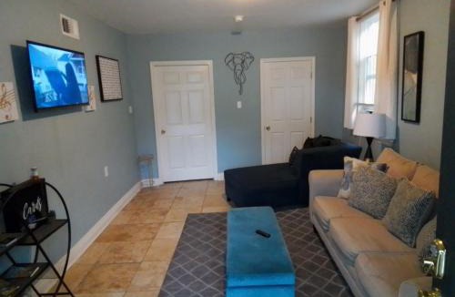 Seventh Ward Apartment | Cozy 2-bedroom unit in beautiful New Orleans with WiFi, AC