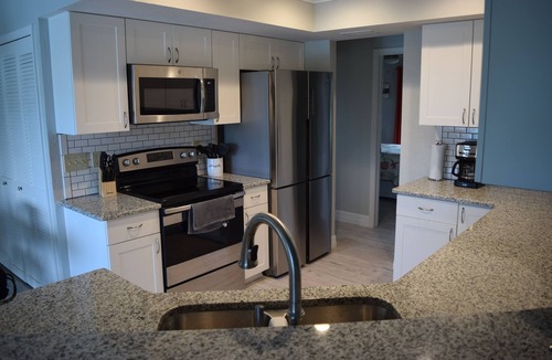 Pelican House | Cozy 3-bdrm house in quaint SW Cape Coral with WiFi, AC, heated pool and more.