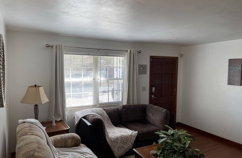 Jacksonville House | Cozy 3 bedroom 2 bath close to JU, the Beaches and TIAA Bank Field