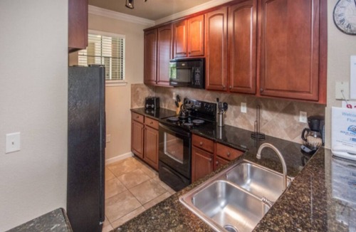 Regal Palms Condo | Cozy 3 Bedroom 3 Bathroom Condo in Bella Piazza