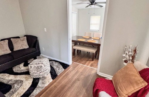 Westside House | Cozy 3-bedroom house in peaceful Jacksonville with AC, WiFi