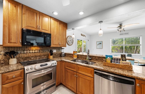 Walsingham House | Cozy 3BR Oasis w/Pool- 8 min to Indian Rocks Beach