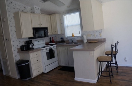 Taylor Creek House | Cozy and spacious one 1/1 with Living Room space fully furnished.