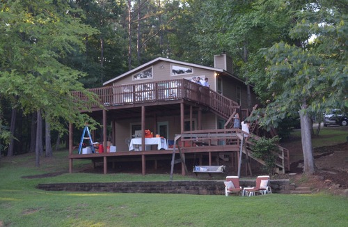 Dadeville Cabin | Cozy Cabin,Sandy Beach,Fantastic Dock W/50' TV & Boat Launch