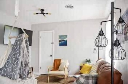 West Pensacola House | Cozy cabin w/fire pit & BBQ