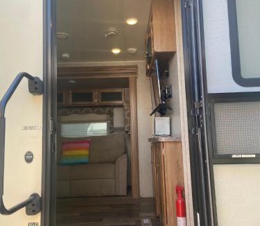 Ludlam Other | Cozy Camper with Private Entrance - Free Parking