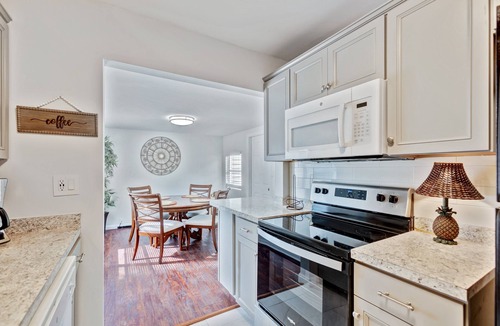 Parker Ridge House | Cozy Central Retreat: Walk to Golf & Park - Charming 3/1