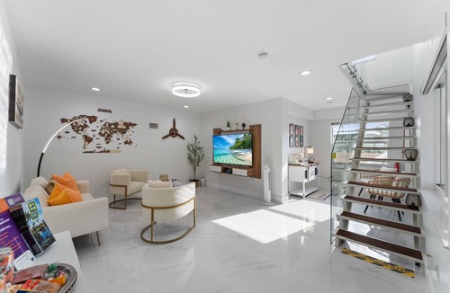 Miami Springs Apartment | Cozy, Centric, Private & Spacious 1/1 Guest House w/AC & WiFi in Miami Springs
