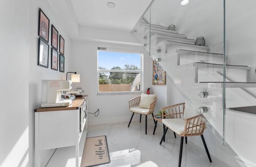 Miami Springs Apartment | Cozy, Centric, Private & Spacious 1/1 Guest House w/AC & WiFi in Miami Springs