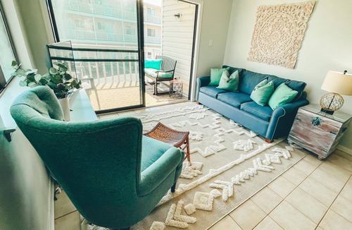 Orange Beach House | Cozy & Clean condo on Wolf Bay in Orange Beach. Beautiful Sunsets on the Pier.