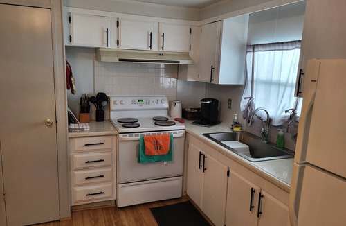 Betmar Acres House | Cozy,clean, peaceful and conveniently located near rest, shopping, hospital