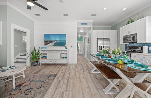 Crystal Beach House | COZY & CLOSE TO BEACH, VERY CLEAN, PRIVATE POOL PET FRIENDLY, GOLF CART DISCOUNT
