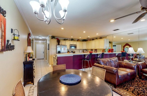 Miramar Beach Condo | Cozy condo w/a sunroom plus a shared pool & tennis - minutes from the beach