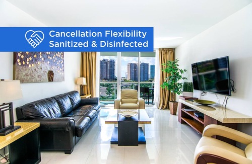 Sunny Isles Beach Condo | Cozy condo w/city views just 500ft from the beach | WIFI + Parking