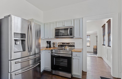 Norwood House | Cozy Cottage in B'ham - 4bd 3ba - 2 Miles to downtown, near Avondale, Homewood
