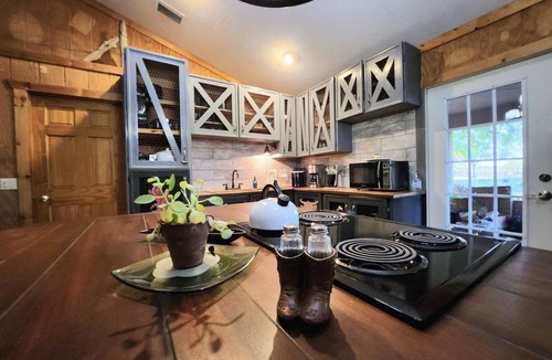 Okeechobee House | Cozy cottage on 8 acres near state park and atv trails. Pet Friendly!