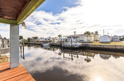 Flamingo Bay House | Cozy Cottage with BBQ Area and Modern Amenities in Saint James City, Florida