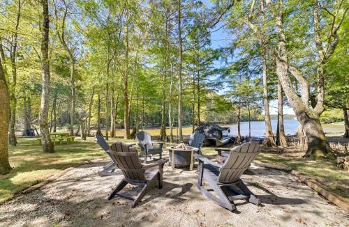 Cherokee Apartment | Cozy Couples Retreat on Pickwick Lake with Hot Tub