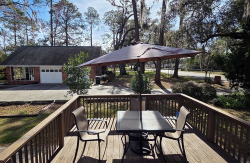 Live Oak House | Cozy entire home in quiet live oak