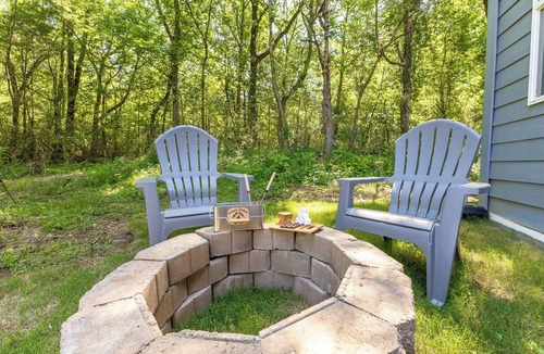 Madison Condo | Cozy Farmhouse Retreat W/Firepit