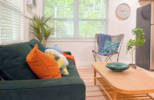 Lake Ridge Apartment | Cozy Garden Bungalow - Beach/Wilton/Patio