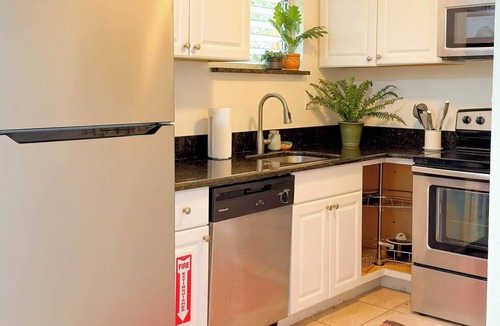 Lake Ridge Apartment | Cozy Garden Bungalow - Beach/Wilton/Patio