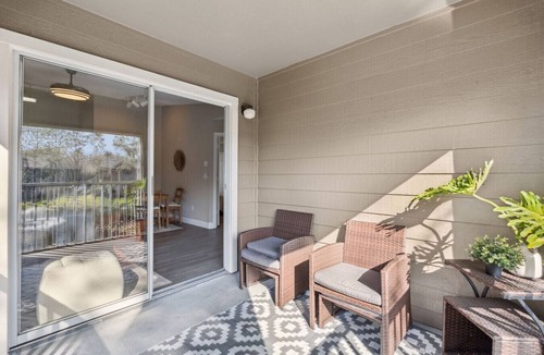 Park Central Apartment | Cozy Gated 2BR Near Attractions Free Parking Quiet Community Lake View