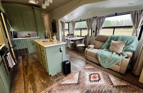 Pine Mountain Valley House | Cozy Getaway on a quiet pasture minutes from Callaway Gardens.