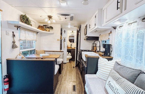 Lutz RV Rental | Cozy Glamping Retreat Sleeps 4 Family Fun or Romantic Getaway
