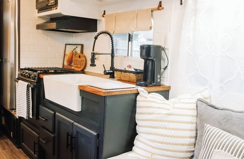 Lutz RV Rental | Cozy Glamping Retreat Sleeps 4 Family Fun or Romantic Getaway