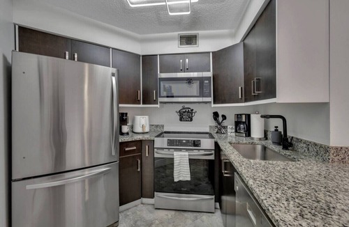 Ventura House | Cozy Golf Condo | 3 Pools, Gym, 15min to Airport