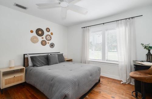 College Park House | Cozy home w kitchen & workspace