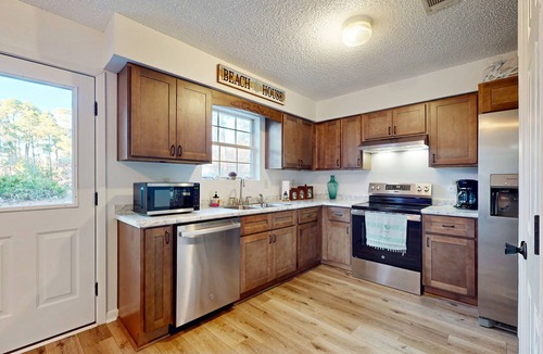 Surf Side Shores House | Cozy home with sunroom, WIFI, washer & dryer, & near the beach