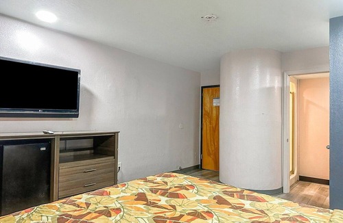 Jackson Hotel | Cozy King Bed|Smoking|Jackson