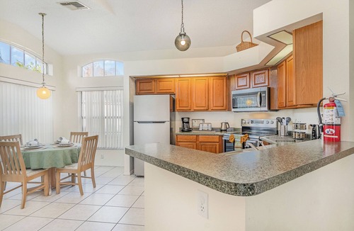 Buena Ventura Lakes House | Cozy Kissimmee Retreat with Private Pool, Near Disney & Universal Studios