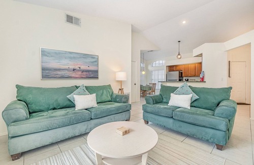 Buena Ventura Lakes House | Cozy Kissimmee Retreat with Private Pool, Near Disney & Universal Studios