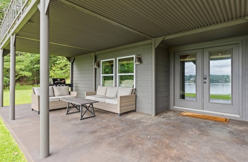 Alexander City Cabin | Cozy Lake Martin Cabin - Bottom Floor Rental - with Stunning Waterfront Views