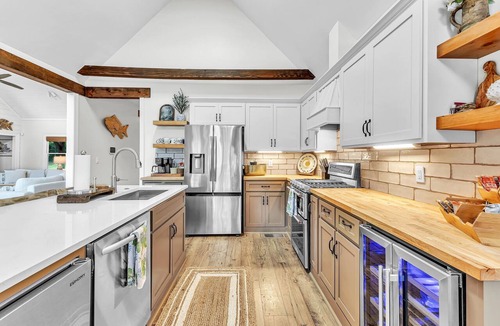 Dadeville House | Cozy Lakefront Home on Lake Martin with Private Boat Ramp. Auburn Side!